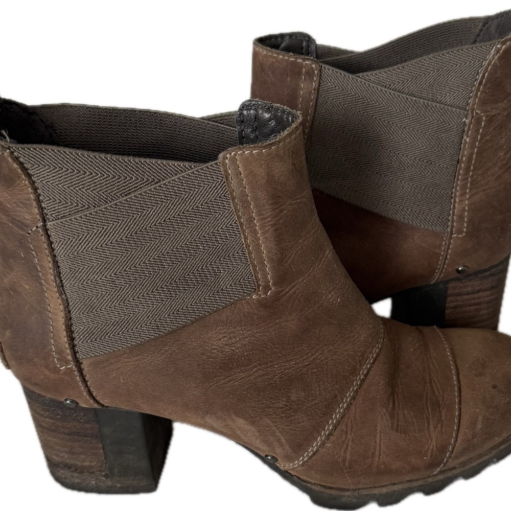 SOREL Addington Brown Waterproof Leather Boots. Block Heel. Size 9